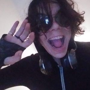 Meet your Posher, Corey